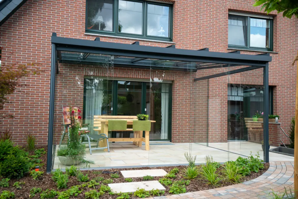 Varianda Möbel Terrasse Glas Überdachung Steine